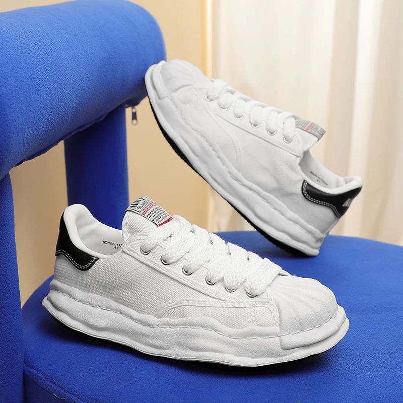 

Versatile and Durable Retro Shoes: Height-Increasing Casual Sports Shoes for Couples