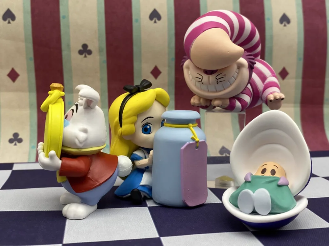 

Spot Movie Alice Character Blind Box Hide And Seek Мини-набор кукол Милая коллекция Настольный дисплей Детские игрушки для девочек Gif