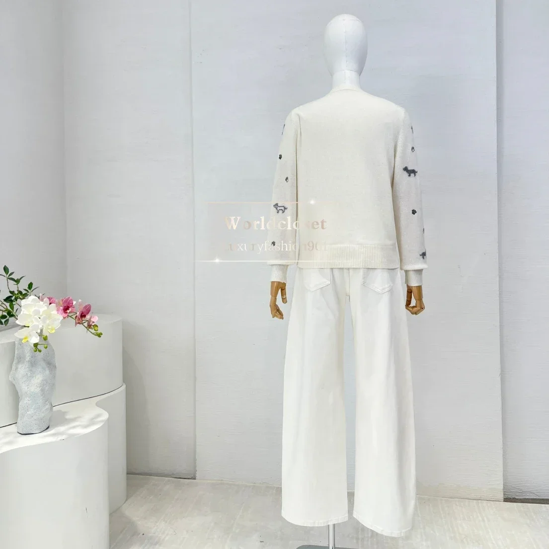 2025年新作 ホワイト 長袖 パピー柄 セーター プルオーバー トップス