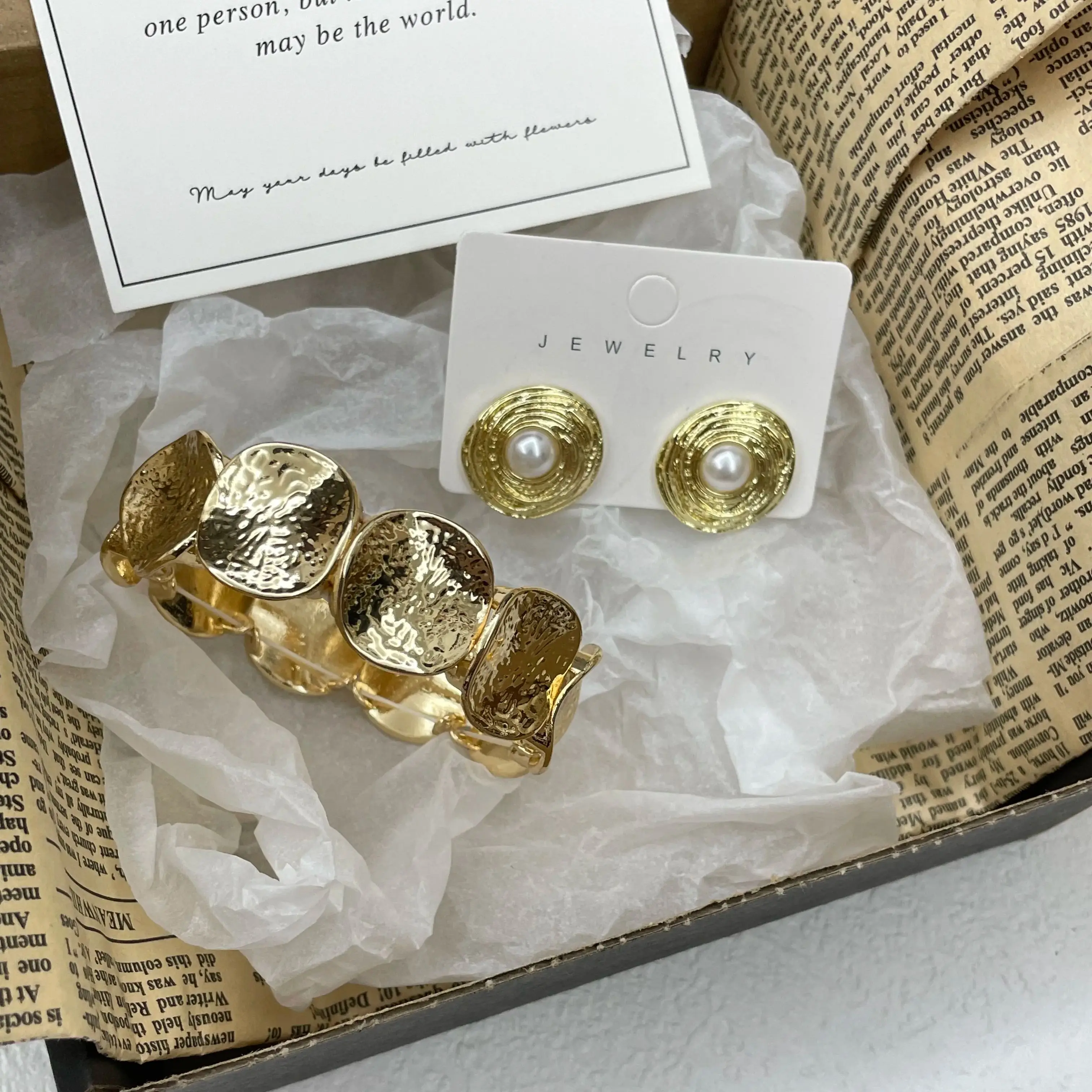 

Vintage Geometric Pearl Bracelet & French Earrings Set, Luxury Gold Minimalist Unisex Ear Cuff, Retro Couple Gift for date party