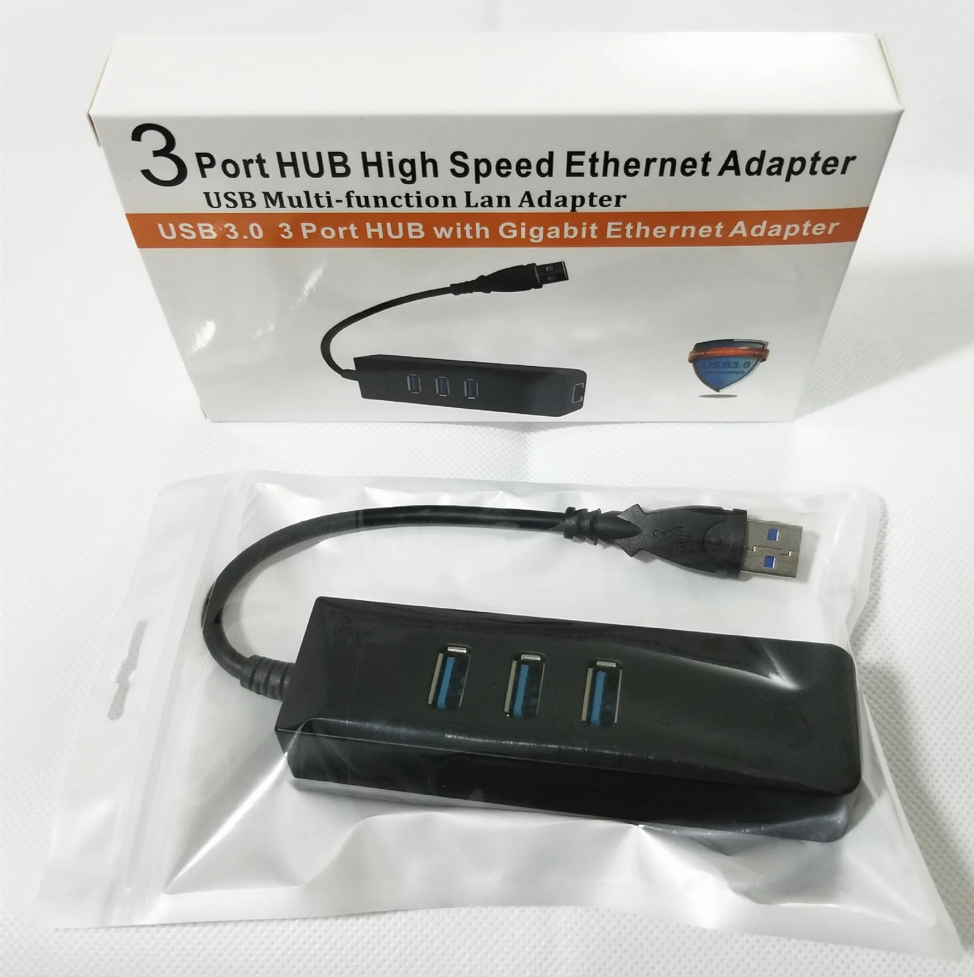 Hub USB 3.0 trois en un avec Gigabit Ethernet, adapté aux données et au chargement rapides de Mac/PC