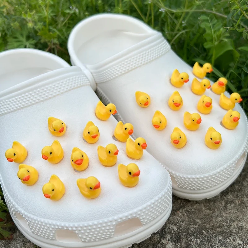 Fashion Trends Hole Shoe Charms for DIY Colorful Yellow Duck Shoe Buckle Decoration for Shoe Charm Sandals Clogs Kids Gifts