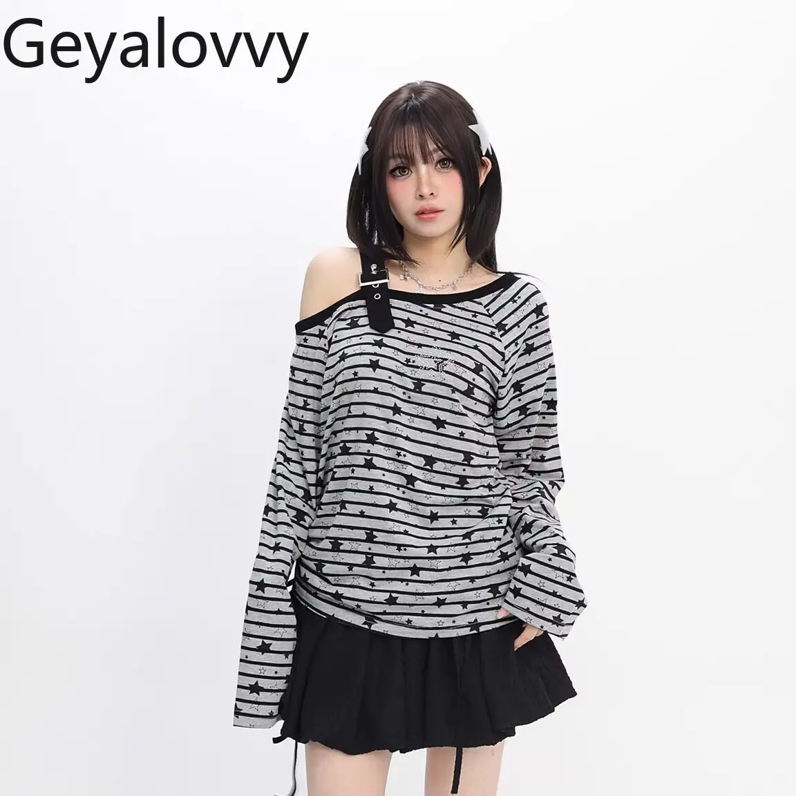 

Футболка в стиле панк с полосками, открытыми плечами и длинными рукавами, свободного кроя, новинка 2026 года, весна-лето, женская