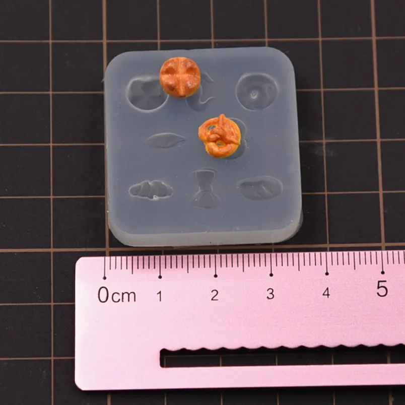 Cute Pottery Clay Mini croissant Doughnut Bread  Silicone Mold Differen Size