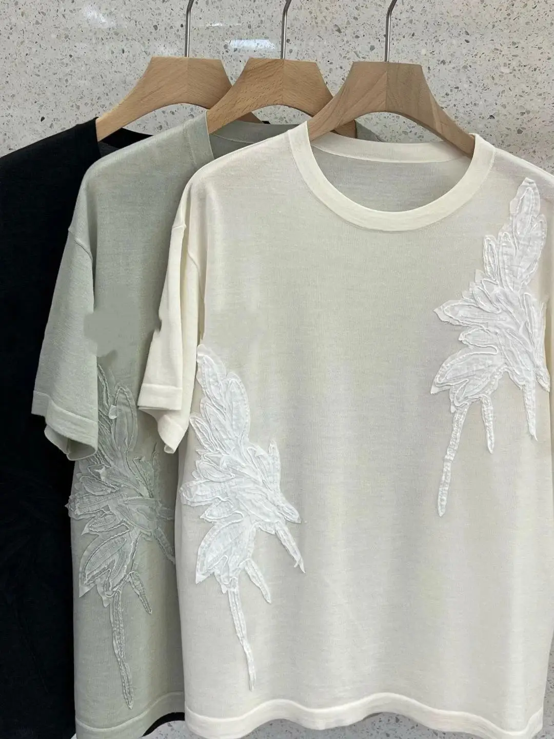 Embroidered flower round neck short sleeved knitted sweater for women loose fitting and versatile top wool knitted short