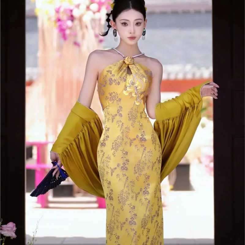 New Chinese morning gown yellow light luxury design sense minority toasting dress