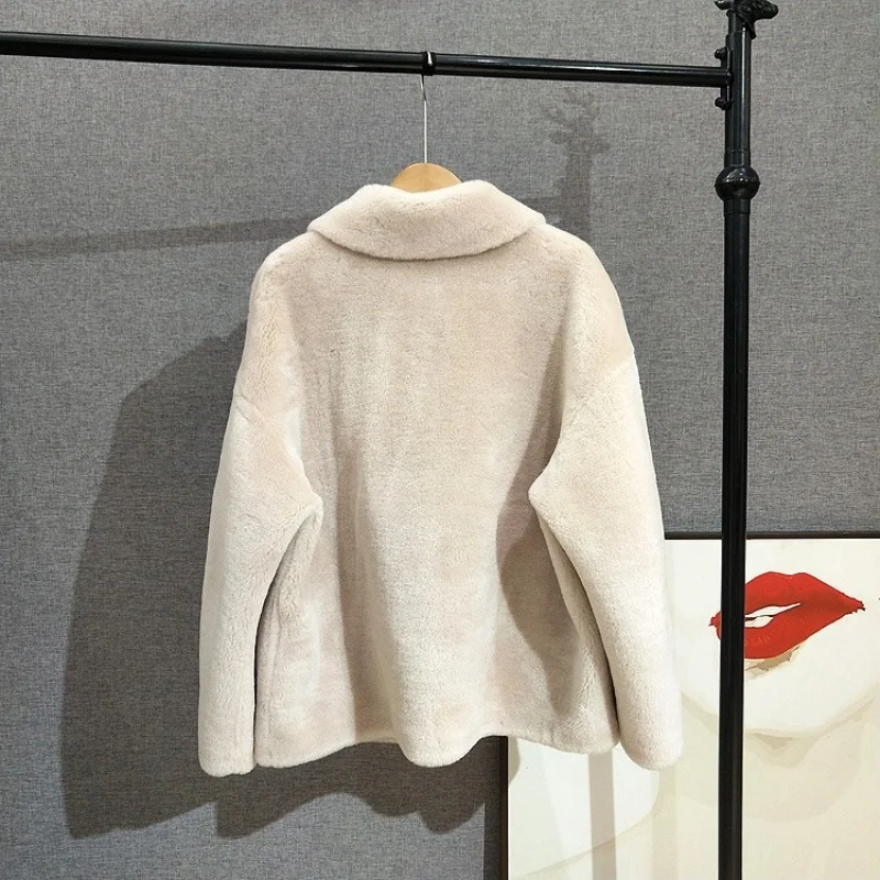 الحد الأدنى الفاخرة قصيرة طوق معطف فرو الضأن المرأة الأغنام شيرلينغ سترة ملابس خارجية أنيقة JT522