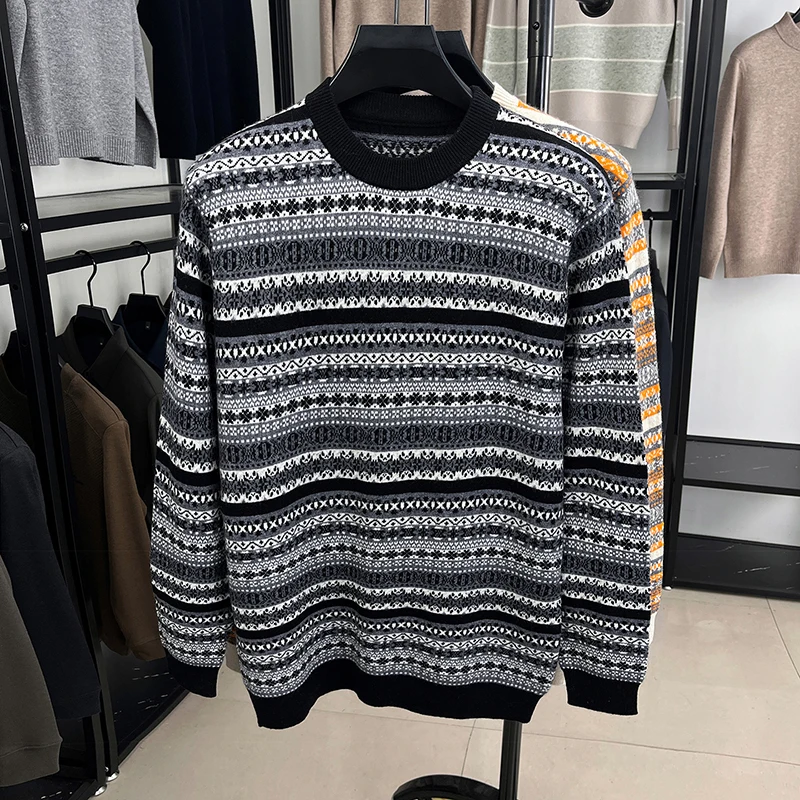 الرجال محبوك سترة جولة الرقبة طويلة الأكمام نمط هندسي شريط تصميم الخريف الشتاء الدافئة عارضة الأزياء الكلاسيكية ملابس رجالي