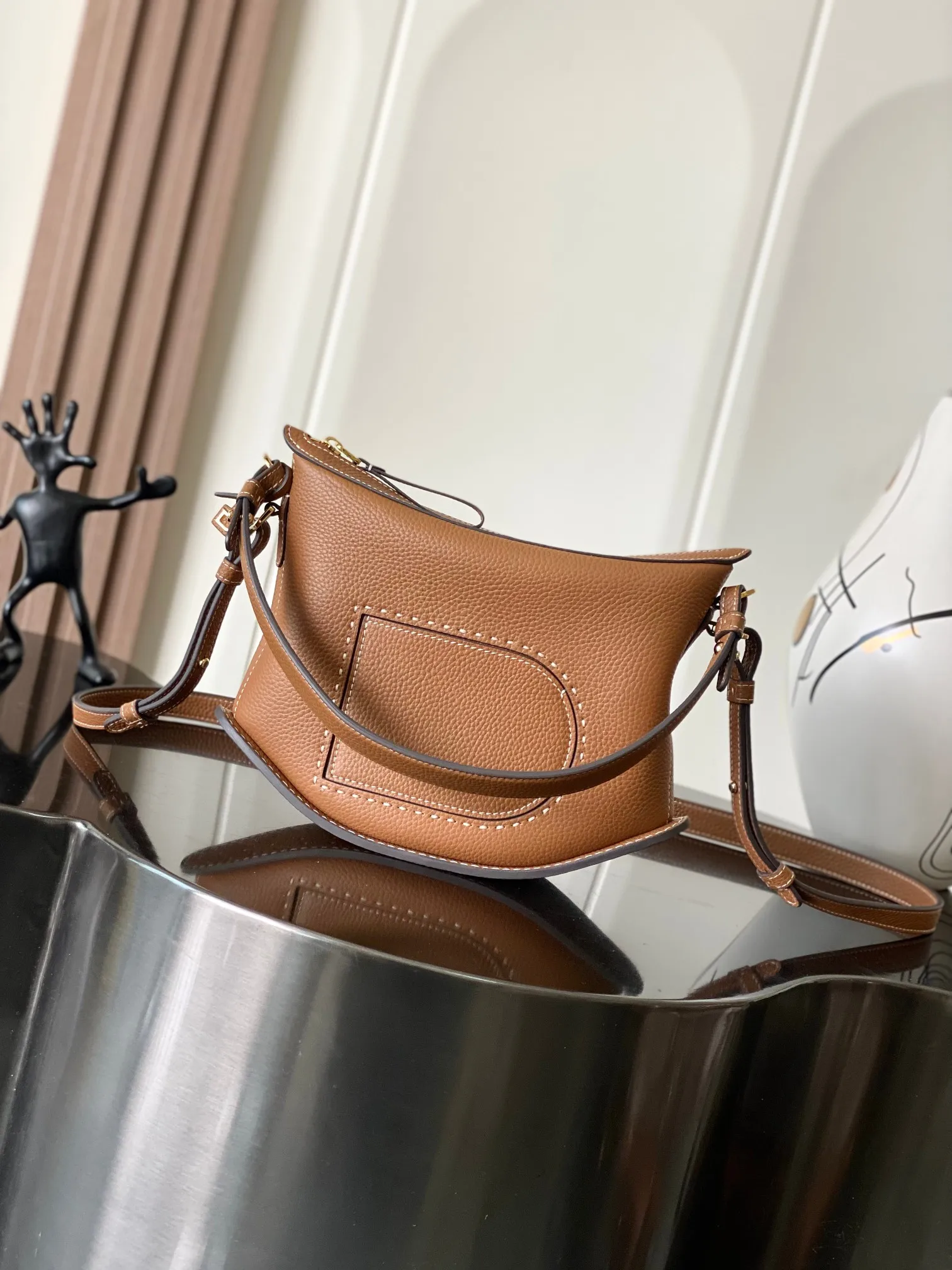 

Ladies' fashionable leather handbags crossbody saddle bags shoulder bag armpit bag