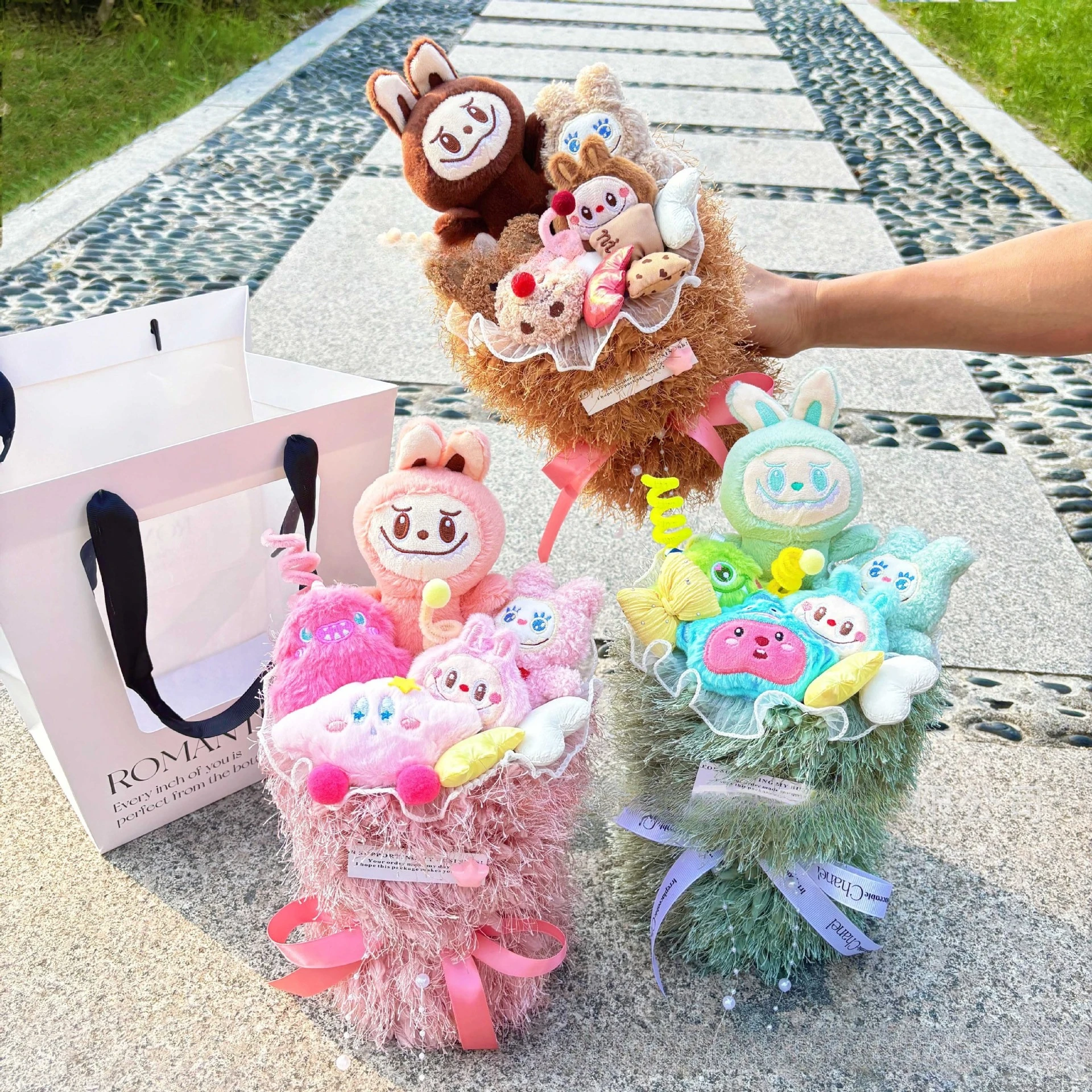 

Doll bouquets creative plush doll explosions birthday gift doll wholesale graduation gift Valentine's Day gift to girlfriends