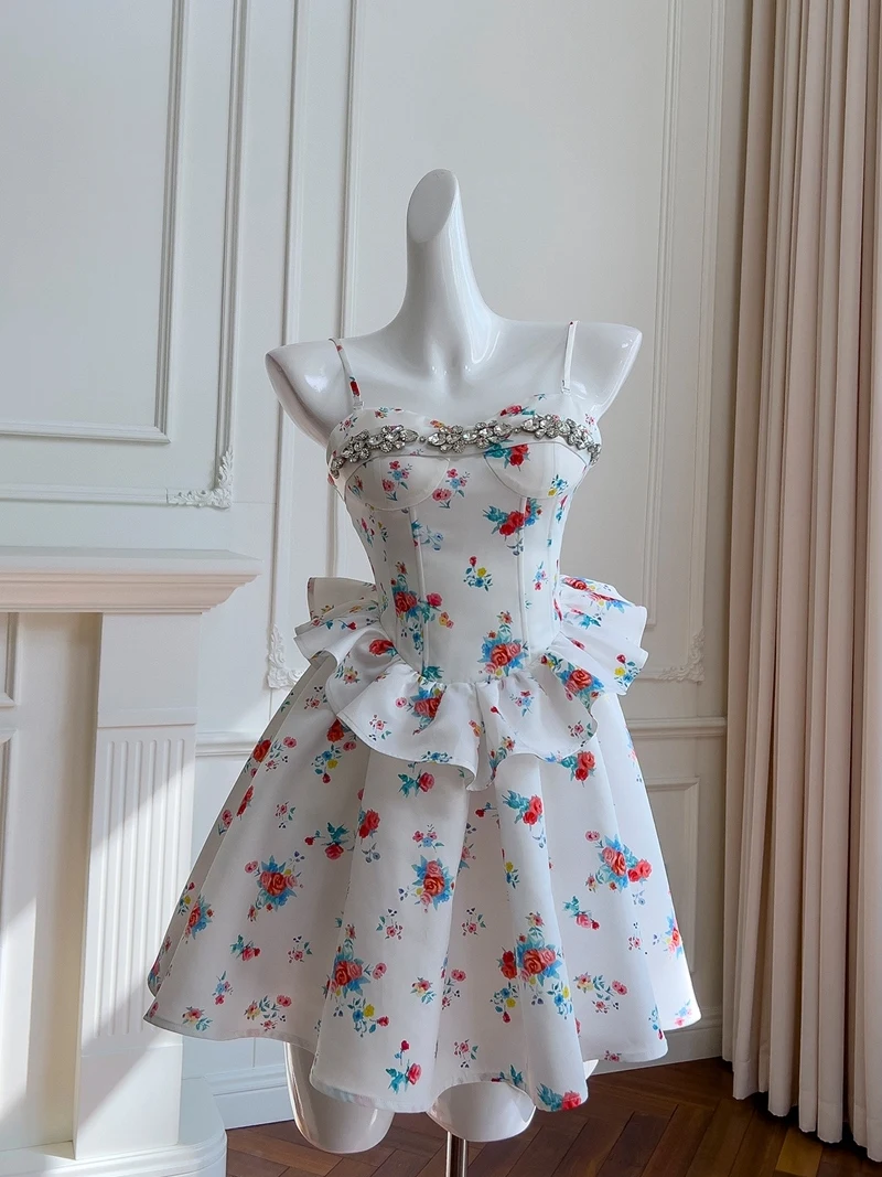 

Белое платье с открытыми плечами Ele с цветочным принтом и юбкой с рюшами, силуэт трапециевидной формы с высокой талией для молодых женщин