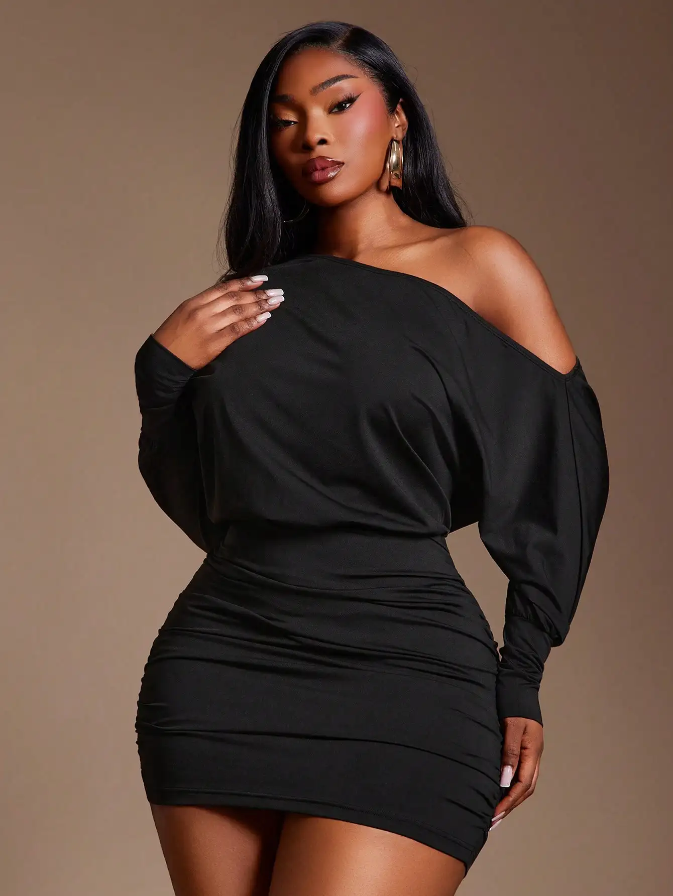 

Черное асимметричное мини-платье больших размеров с вырезом на плече, повседневное, элегантное, в уличном стиле