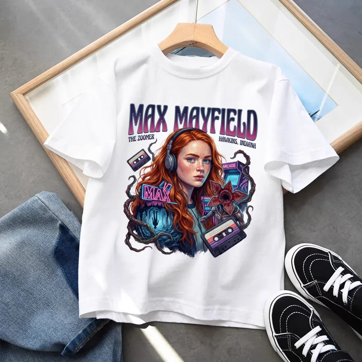

Одинаковые футболки для всей семьи Stranger Things с принтом Макс Мейфилд и надписью "The Zoomer"