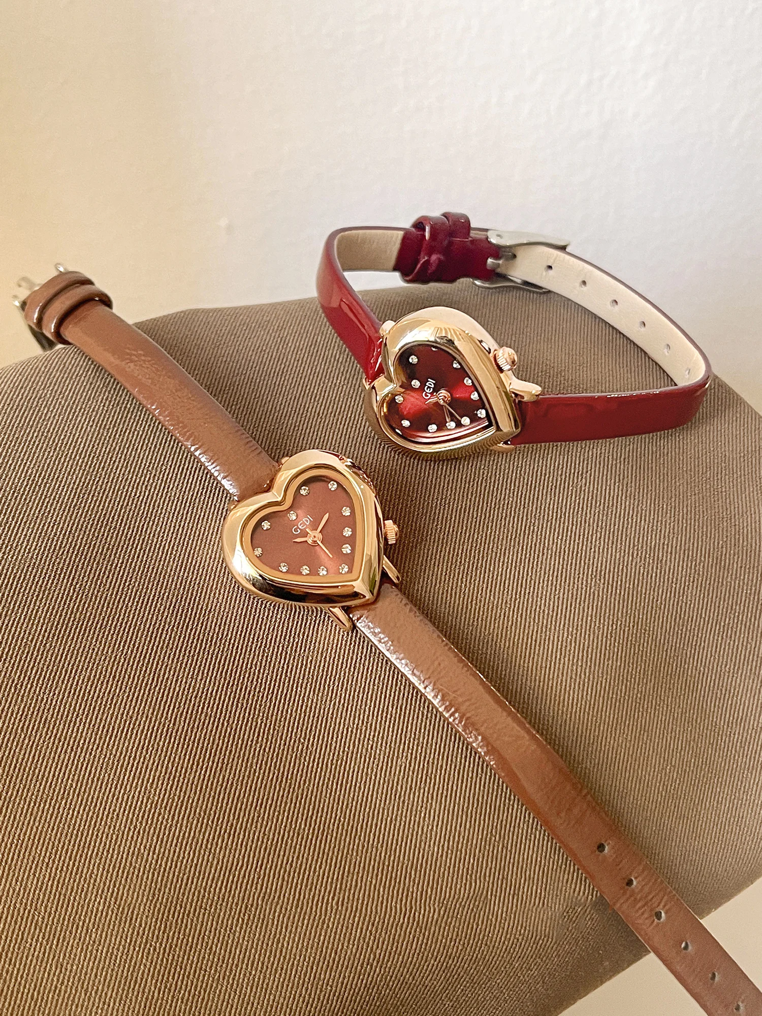 2025 New Fashionable Elegant Woman' Watches Heart-Shaped Small Dial Leather Strap Water-Resistant Quartz Ladies' Wristwatch Gift