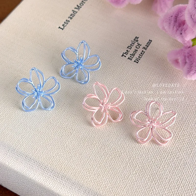 

Premium Sweet Hollow-out Pink Flower Earrings for Women Unique Design Lightweight Resin Cute Romantic Daily Wear Hypoallergenic