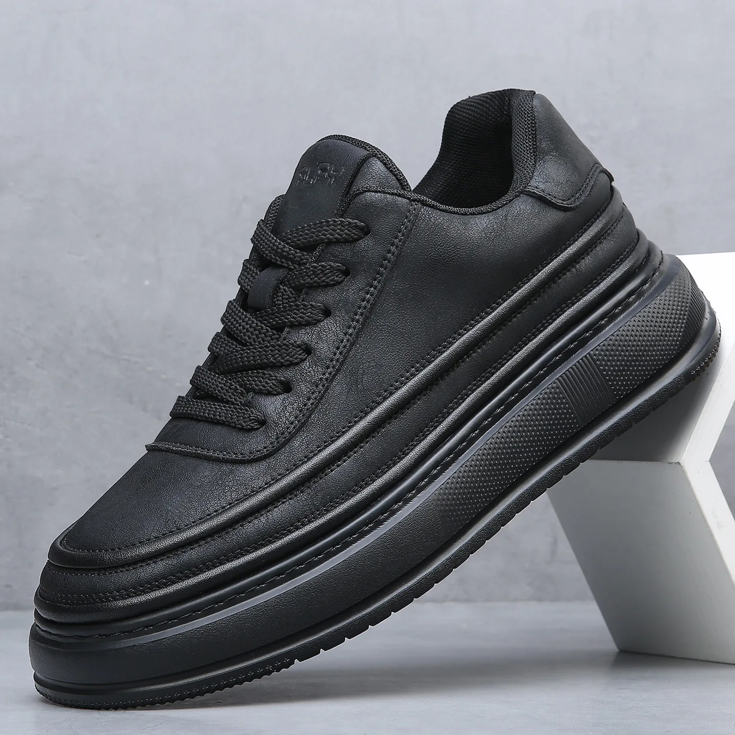 Spring New Style Men's Leather Casual Shoes Breathable Thick Bottom Fashionable Round Toe Board Shoe Men Shoes