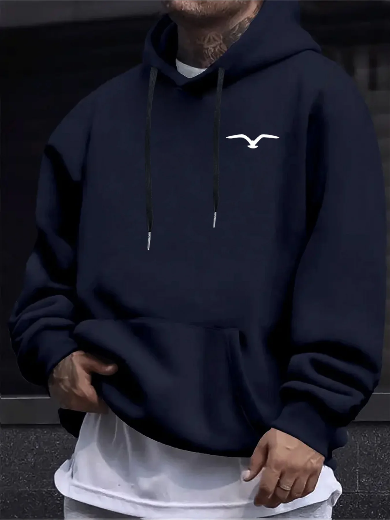 

Men's autumn and winter fashionable casual loose bird silhouette print fleece pullover long sleeved hooded sweatshirt