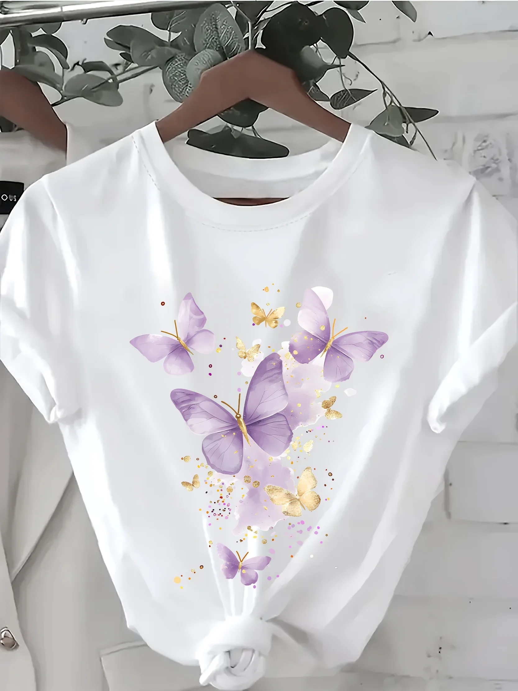 

Женская повседневная фиолетовая футболка с принтом бабочки — короткий рукав, круглый вырез, дышащая одежда, топ с игривым принтом