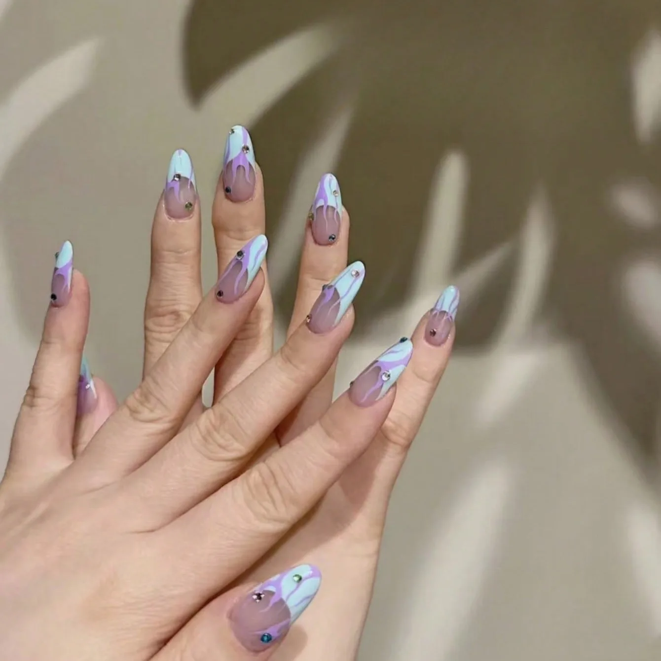 

24Pcs Mid-length Almond Geometric Glittering Diamonds Full Cover Press on Nails Wearing Beautiful Manicure Finished False Nails