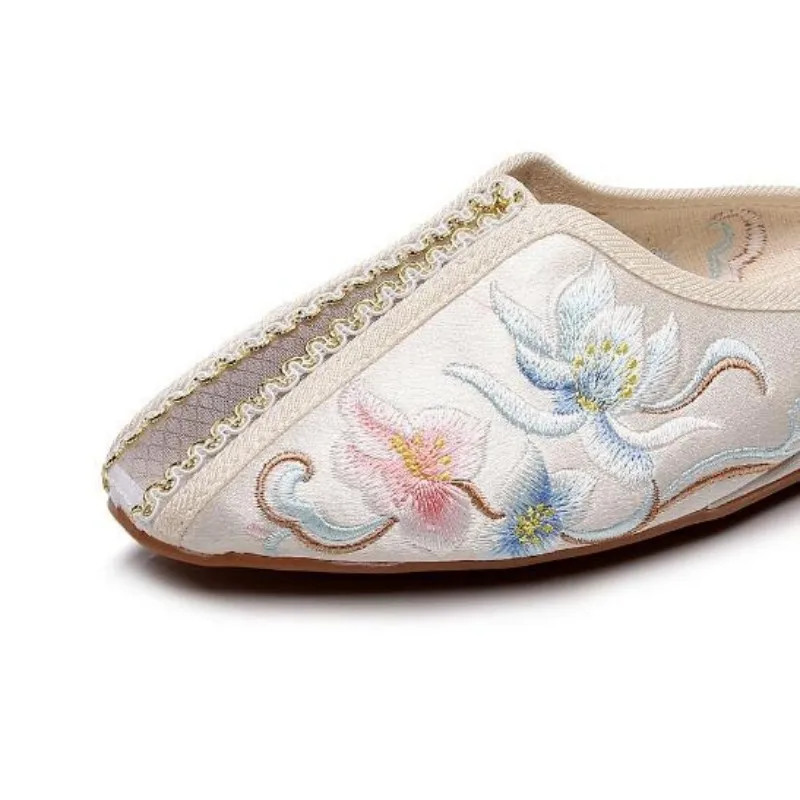 New Arrival Ladies Floral Embroidered Retro Slipper Casual Summer Dress Shoe Ethnic Style Fabric Mules Women Outdoor Slides