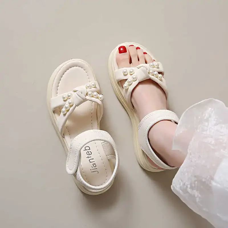 أحذية رياضية بدون كعب بشريطين Strappy Vip أحذية صيفية للسيدات أحذية ملونة للنساء طراز رياضي جديد ماركة فائقة