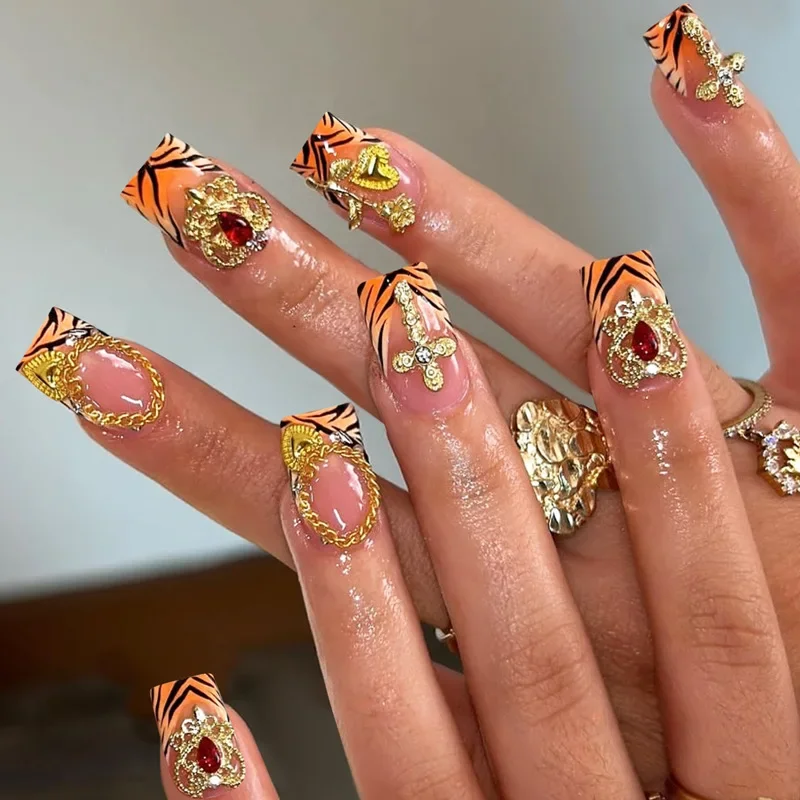 24 stuks Franse nepnagels met lijm Dierenprint Kunstnagels Kort Vierkant Druk op nagels Diamant Kruis Nagelpers Zoet Cool