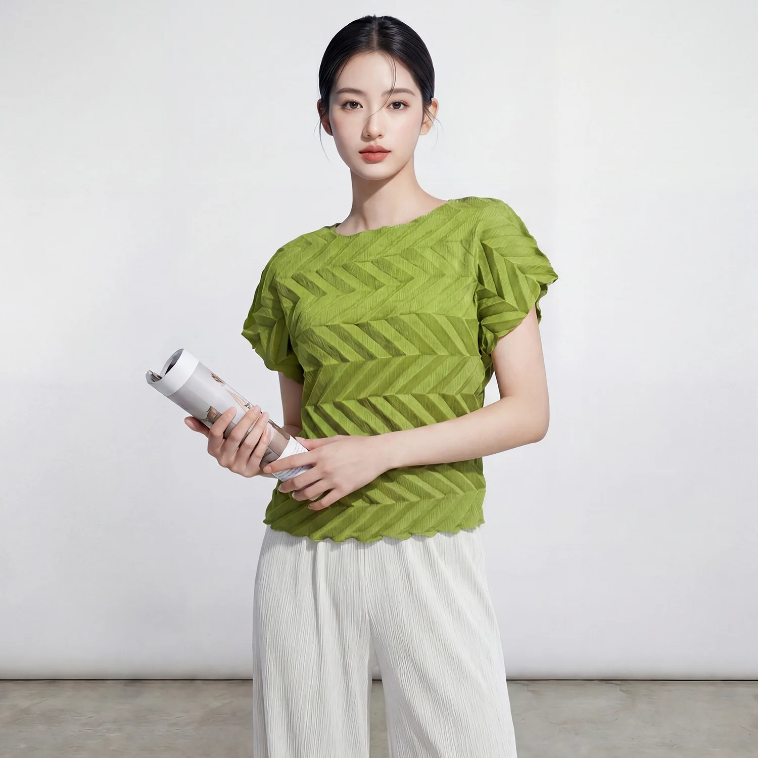 

Miyake Pleated Tops for Women 2026 New High-end Round Neck Short-sleeved Loose Pullover Shirts Casual Fashion T-shirts for Women