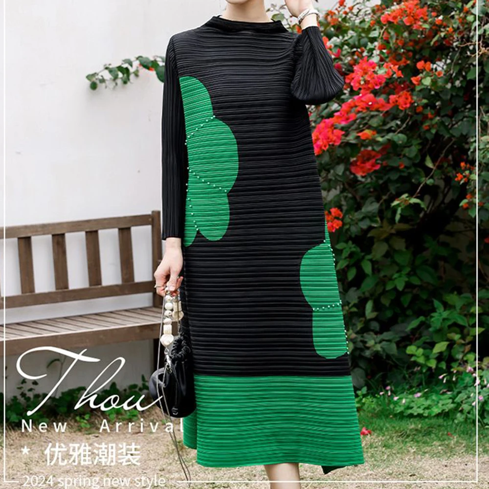 

Stand-up collar color flower hot diamond long-sleeved A-word hem pleated dress, thin loose medium and long coffee break skirt