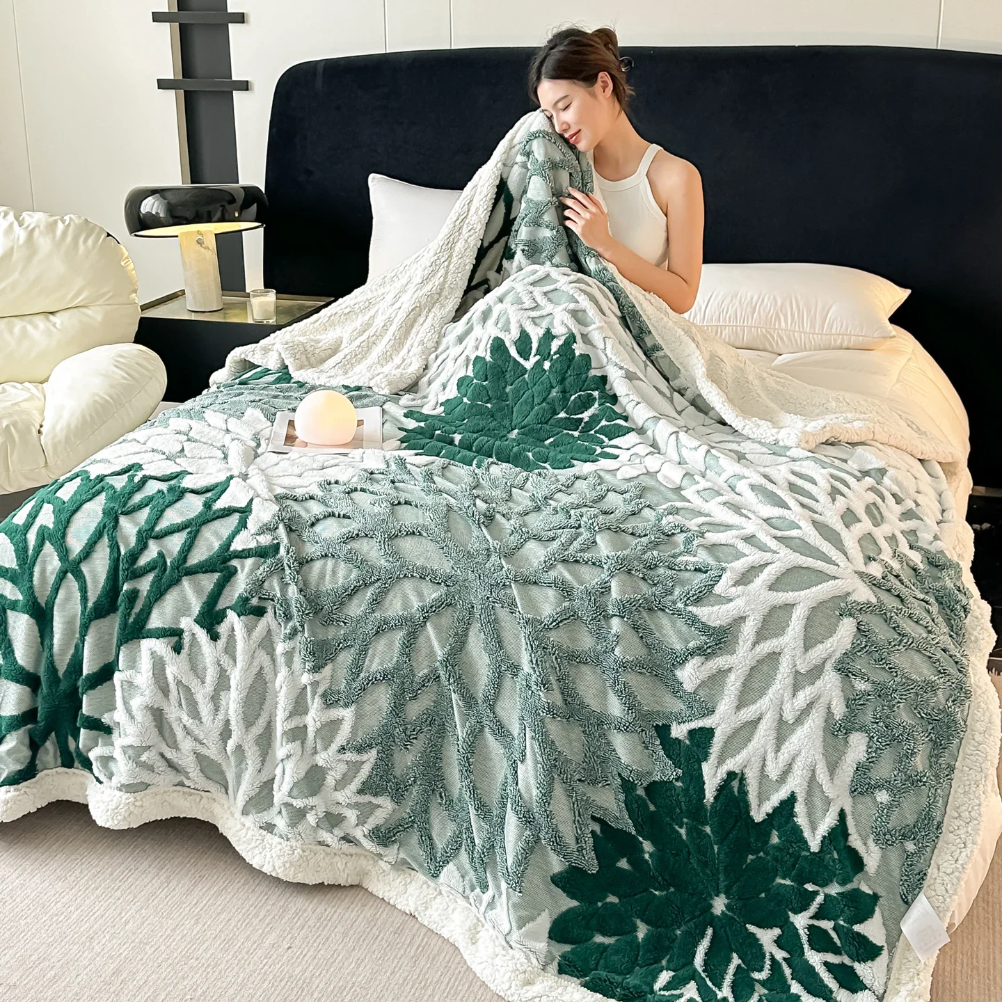 Aesthetically Cationic Openwork Jacquard Blanket Autumn Winter Thickened Warm Blankets Cozy Durable Artificial Lambswool Blanket