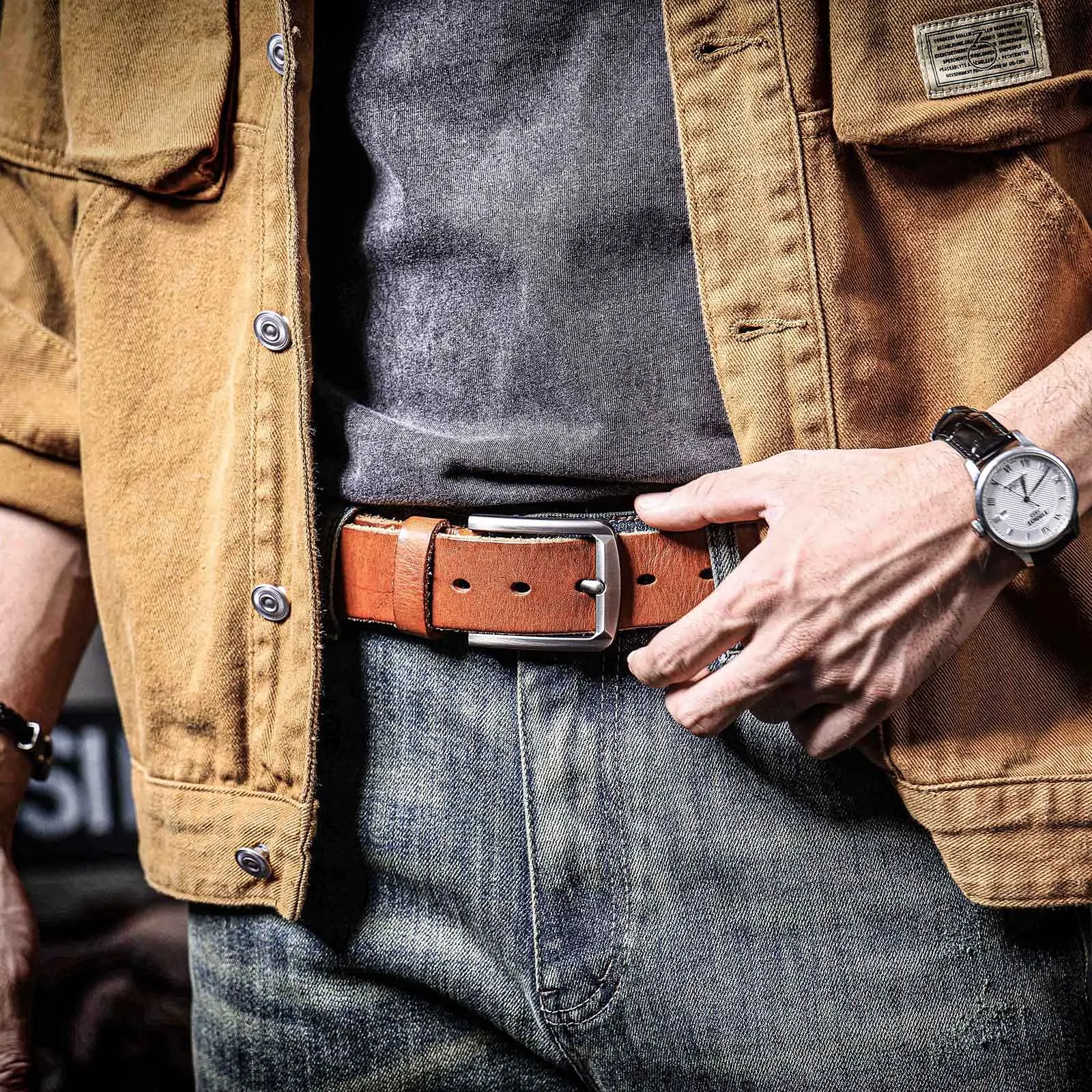 S.WORKER Klassischer Herrengürtel aus echtem Leder mit Dornschließe aus Legierung, Oberschicht aus Rindsleder, Retro-Freizeitgürtel für Jeans mit Geschenkbox – Detail 4