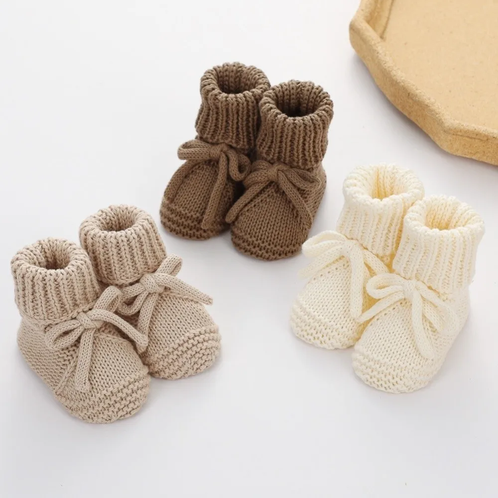 Nuevos zapatos bonitos para caminar con lazo, zapatos cómodos tejidos para niños pequeños, calcetines suaves y cálidos para gatear en el suelo para recién nacidos de 0 a 12 meses