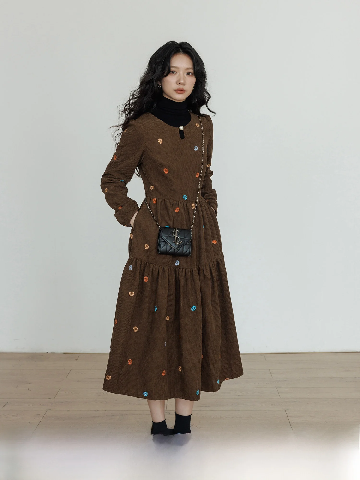 

Зимняя женская юбка из вельвета с вышивкой, облегающая, новая модель 2025 года, длинная, А-силуэт, повседневная, из полиэфирного волокна