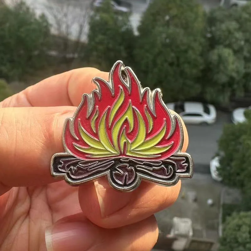 Interesting Outdoor Bonfire Brooch Wilderness Travel Commemorative Badge