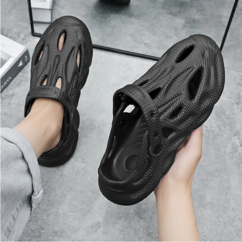 UNISEX Breathable Hollow Hole Shoes EVA Slides Fashion House Men Shoes Men and Women Outdoor Beach Slippers Non-slip Sandals