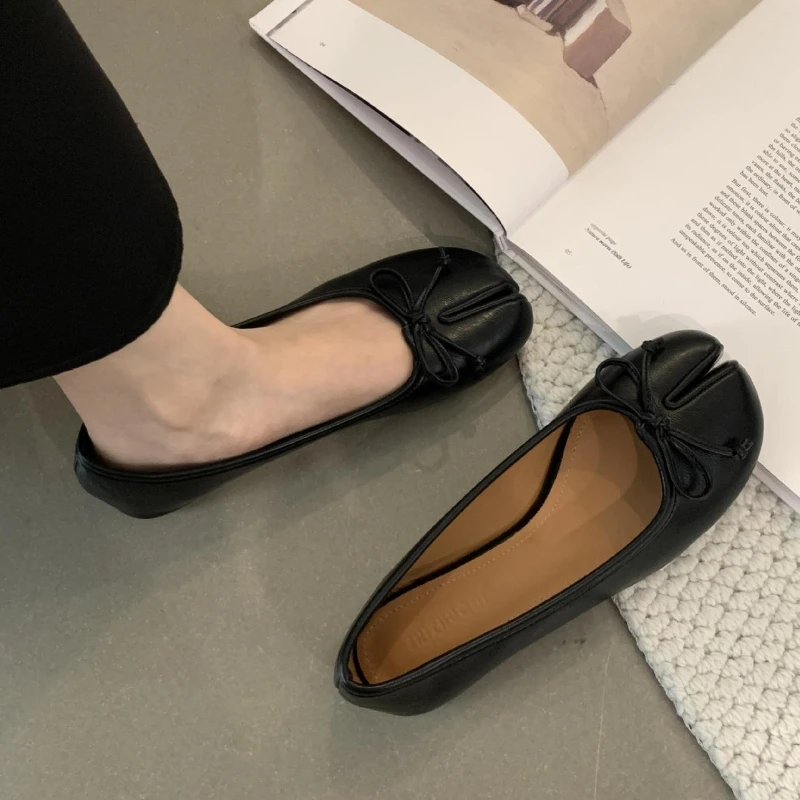 

Spring Women Flat Split Toe Shoes with Bow Soft Leather Bow Tie Front Shallow Slip On Girls Tabi Flats Ballet Shoes