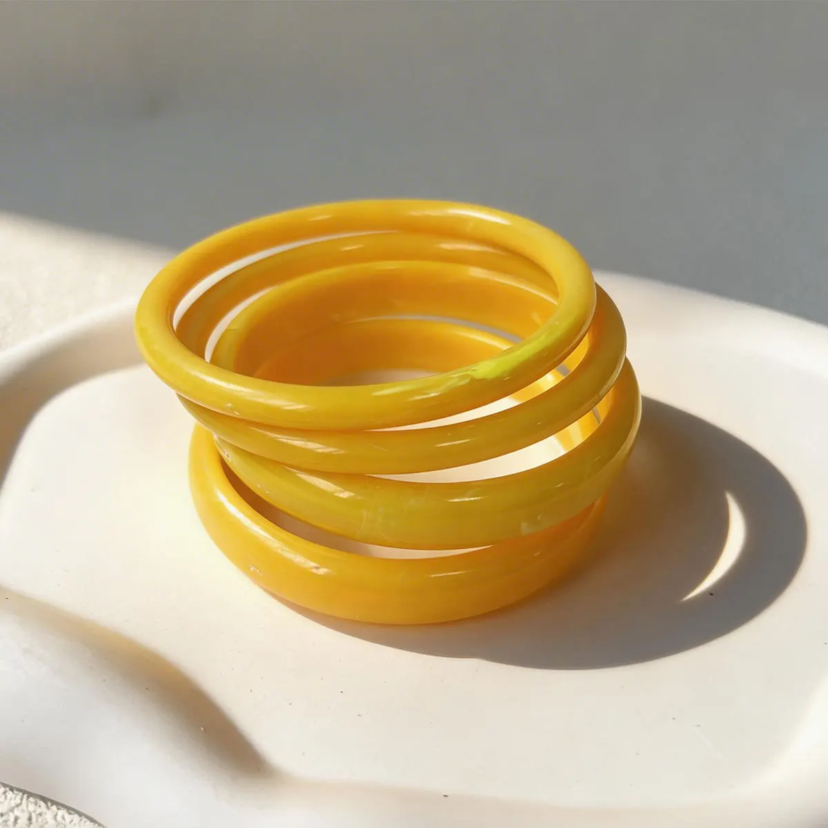 4Pcs/Set Charm Yellow Resin Stacking Bangles Set