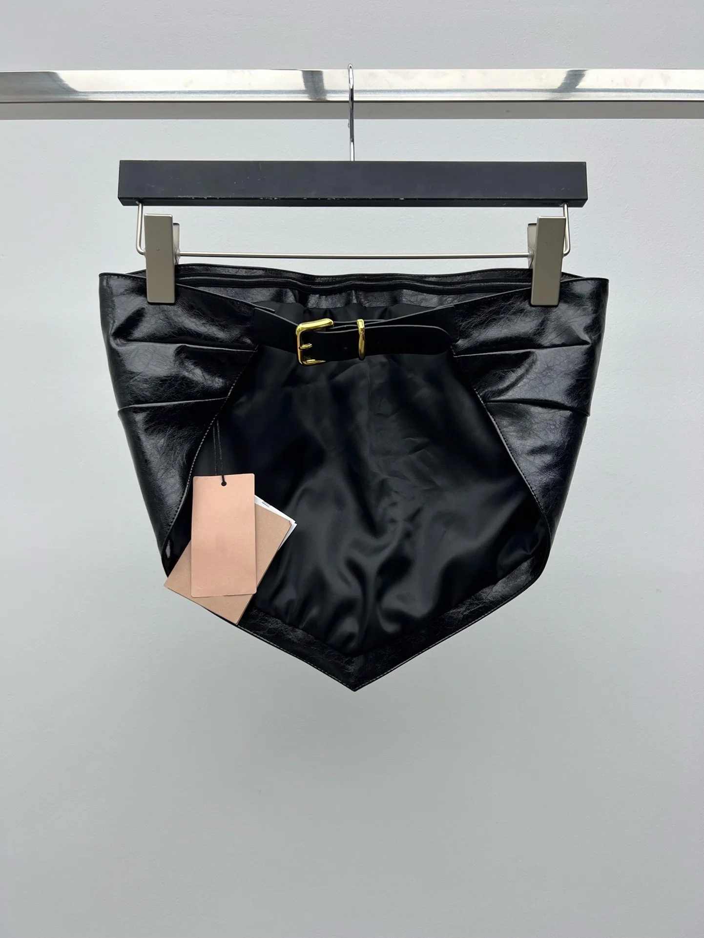 2025 Spring/Summer New Women's Leather Sexy strapless Top/Short Triangle Leather Design, Aging Retro Fashion Girl Style