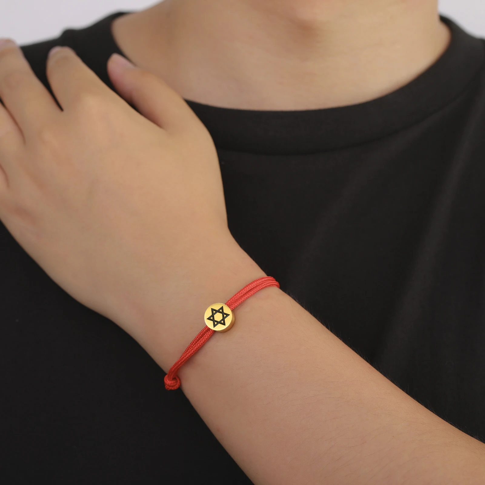 Lucktune نجمة داود جولة سحر أساور الفولاذ المقاوم للصدأ الرجال النساء اليد الحمراء حماية أساور النجمة اليهودية محظوظ المجوهرات