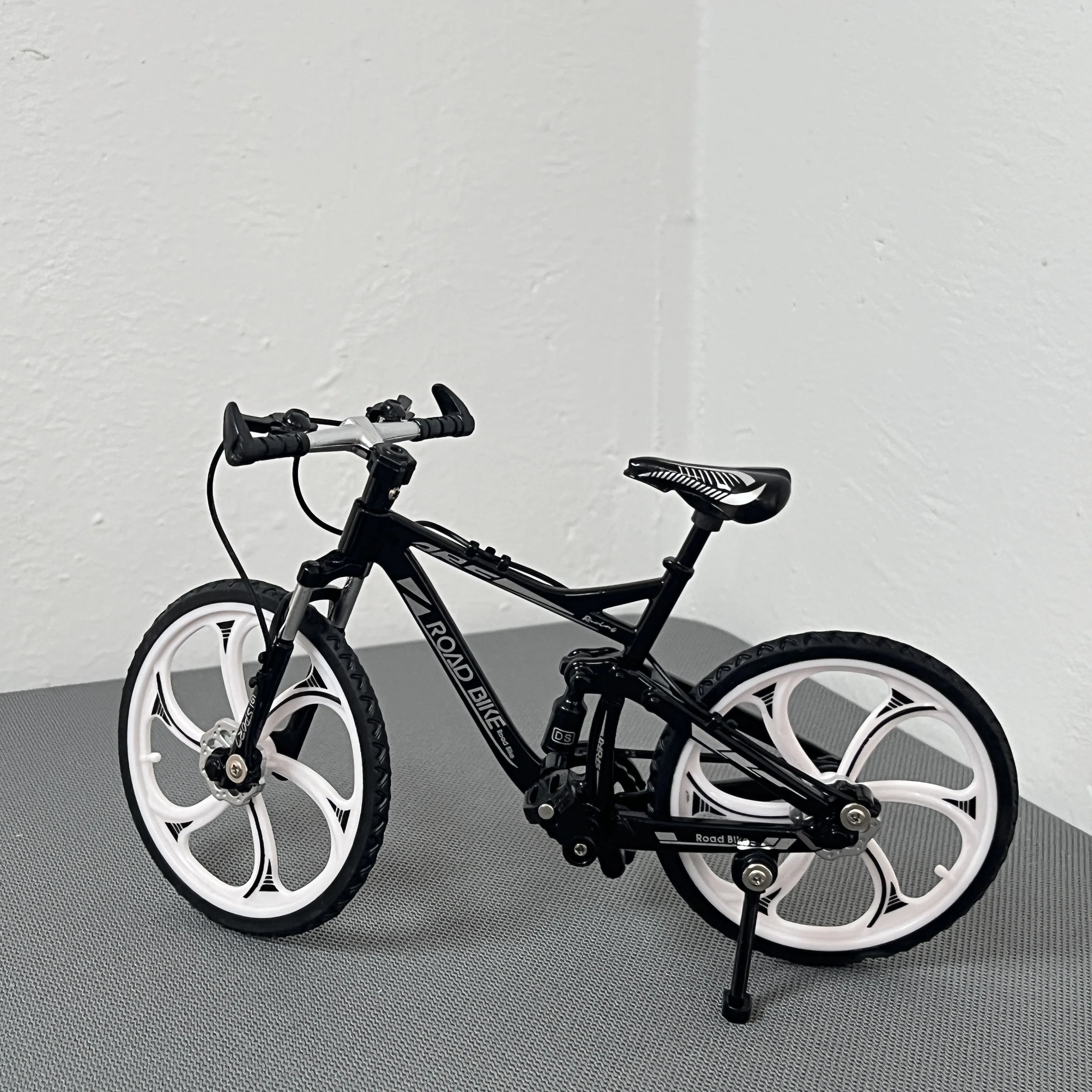 1:8 Mini Model Legering Fiets Diecast Decoratie Metalen Vinger Berg Zwarte Fiets Simulatie Mini Speelgoed Geschenken