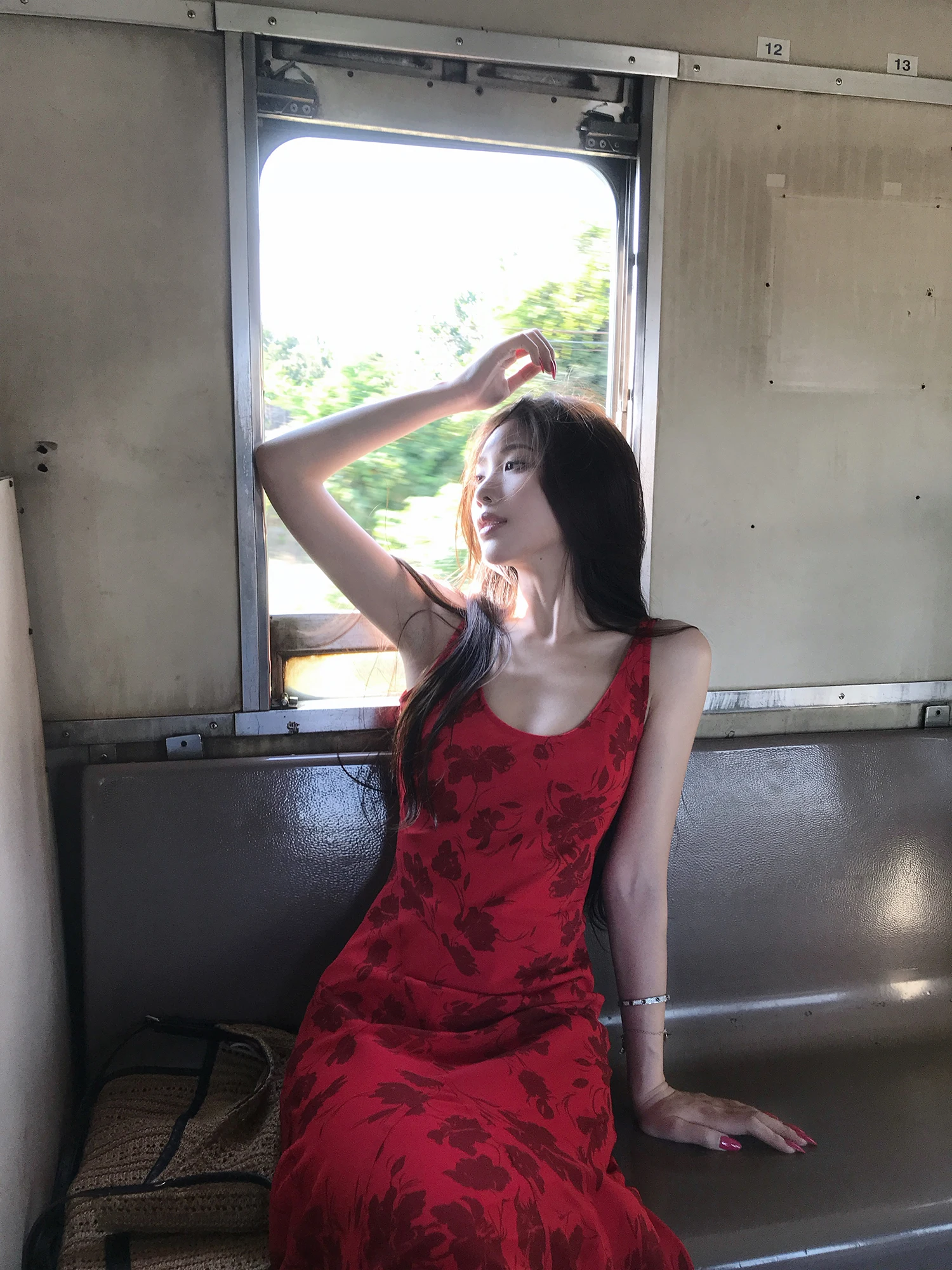 

Элегантное женское длинное платье с цветочным принтом, приталенное, фасон «рыбий хвост», повседневное, из полиэстера, без рукавов, с V-образным вырезом, для прогулок по городу