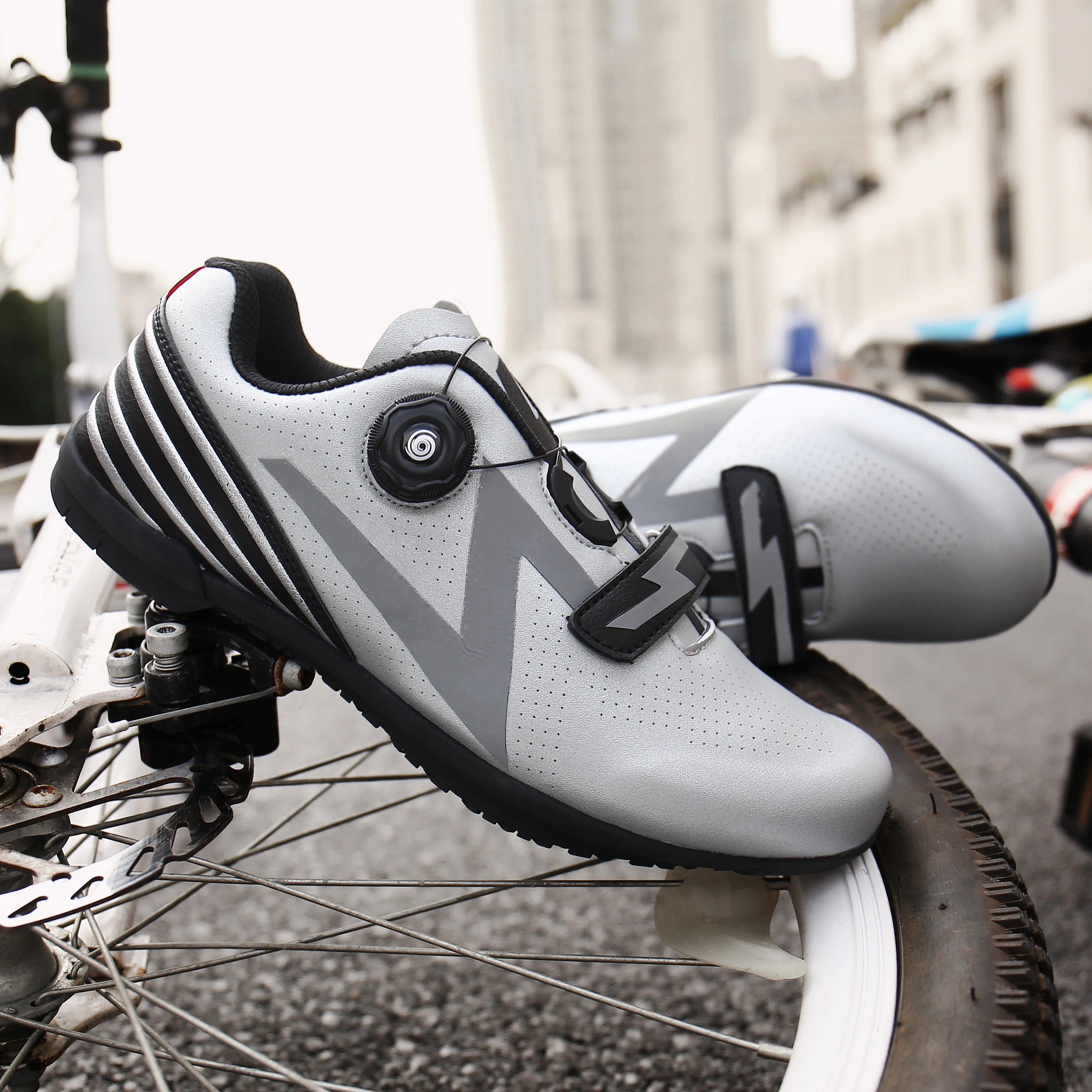 

Unisex Professional Sneakers Men and Woman Ultralight Cycling Shoes Road Bike Shoes Bicycle Shoes for Competition and Outdoor