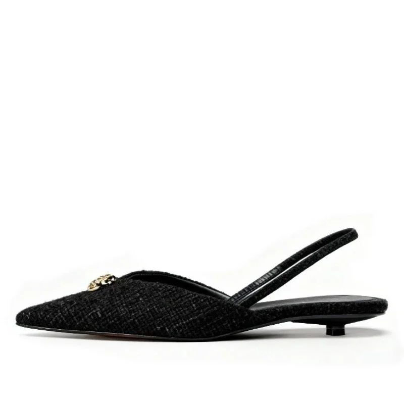 Luxus Designer Kitten Heel Frauen Pumpen Metall Dekoration Elegante Rückenfreie Kleid Schuhe Damen Sexy Spitz Zurück Strap Sandalen