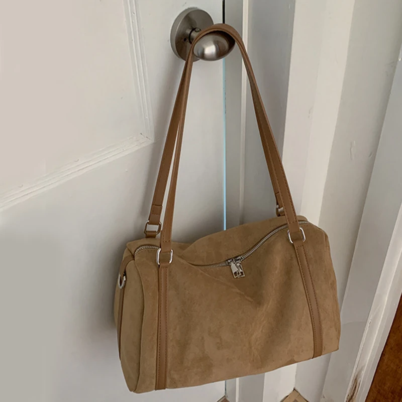 Damen-Handtaschen mit großer Kapazität, lässige Retro-Umhängetaschen aus Wildleder mit Reißverschluss, einfarbige Schultertaschen für den Alltag. – Detail 24
