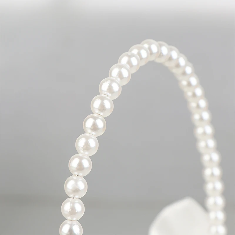 

Pearl white satin wedding flower basket, rustic bowknot handle design, ideal for wedding petals and floral decoration