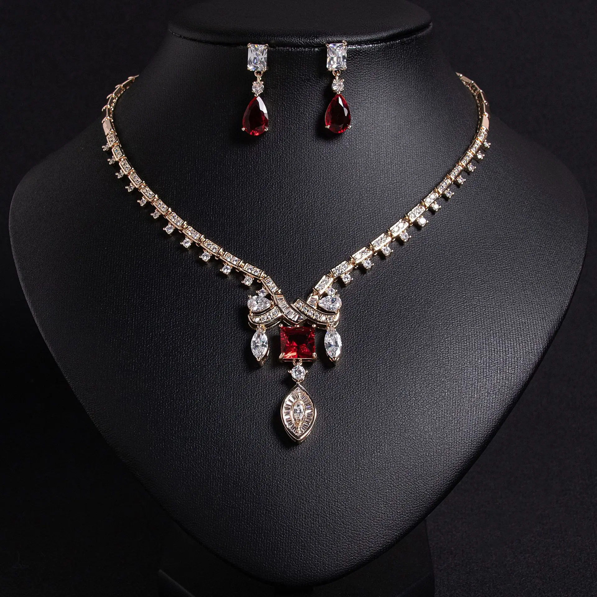 

Cross-border European and American jewelry versatile niche high-end zircon earrings necklace jewelry set banquet dress accessori