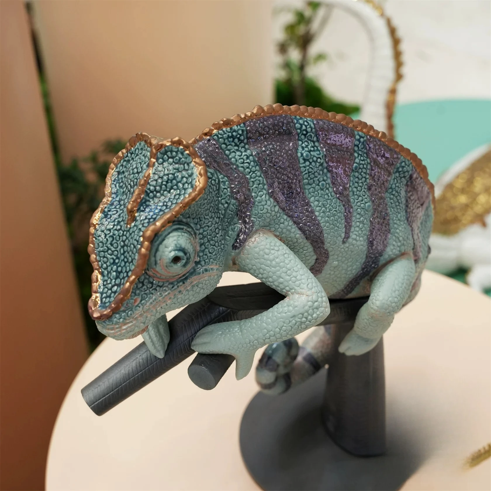 Chameleon-shaped ceramics, refined handmade sculptures, decorative ornaments, housewarming gifts