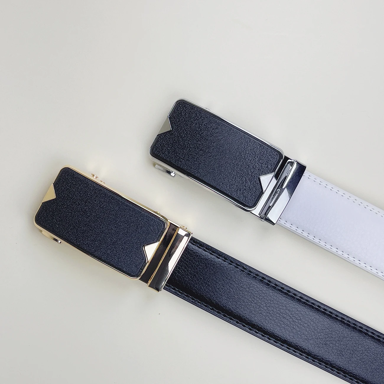 남성 하이 엔드 가죽 자동 버클 허리 벨트 패션 트렌드 비즈니스 캐주얼 바지 벨트 합금 소재 통근 스타일