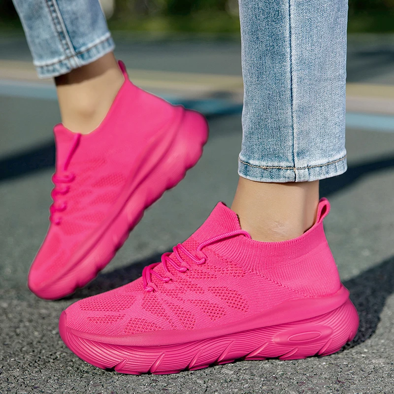 أحذية نسائية صيفية جديدة شبكية قابلة للتنفس، أحذية رياضية منسوجة بنعل ناعم، جوارب خفيفة الوزن، أحذية جري كاجوال