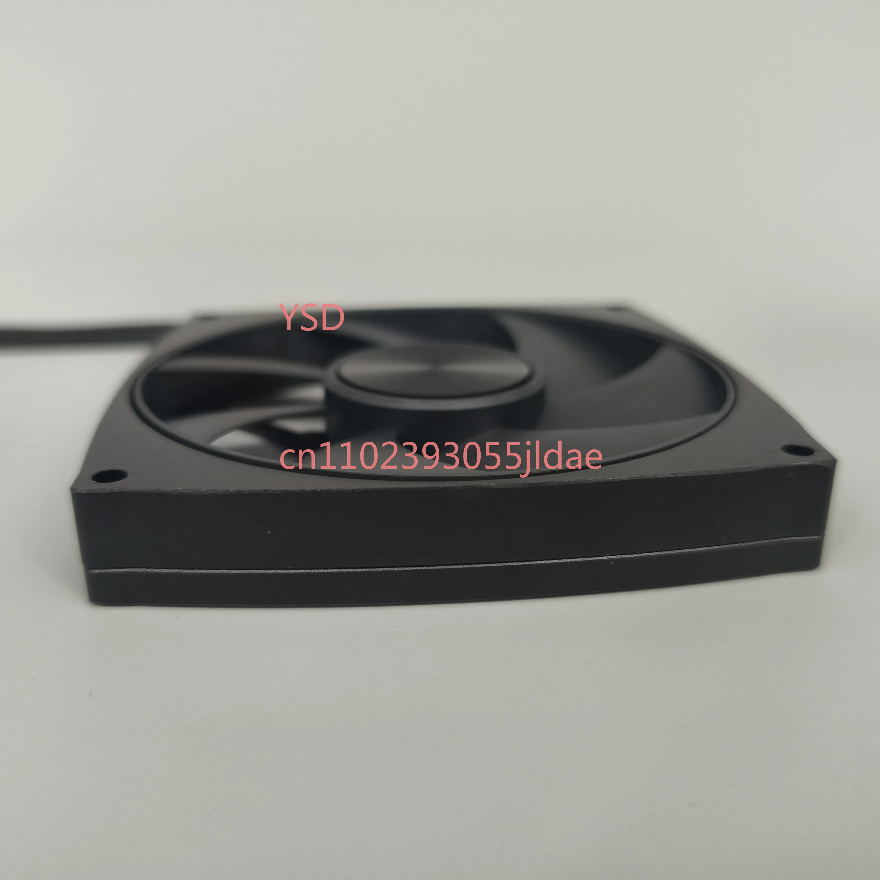 

Видеокарта 4070, полностью алюминиевая, анодированная, с жидкостным охлаждением 12В, вентилятор 9CM9015/9615