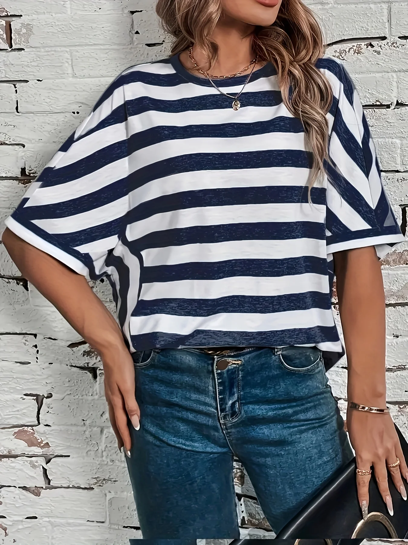 

Элегантная женская футболка большого размера в полоску с круглым вырезом, свободный топ с рукавами «летучая мышь» для женщин